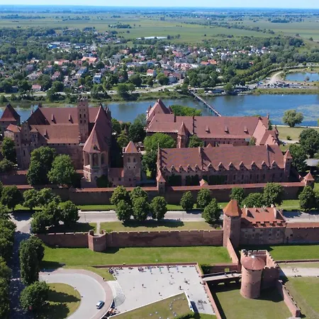 Zamek I Rzeka- W Malborku * Мальборк